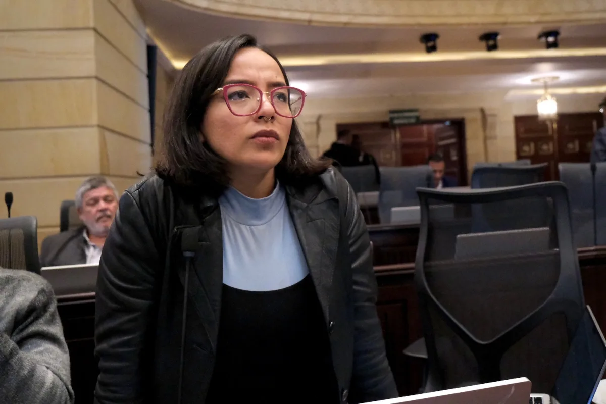 “A Armando Benedetti le incomoda tanto que le digan la verdad que, con tal de callarme, me denunció en la Corte Suprema. Por más acostumbrado que usted esté a amenazar, chantajear y amedrentar a quien ose cuestionarlo, le quiero decir que no le tengo miedo”, señaló Pedraza - Foto: Prensa Jennifer Pedraza