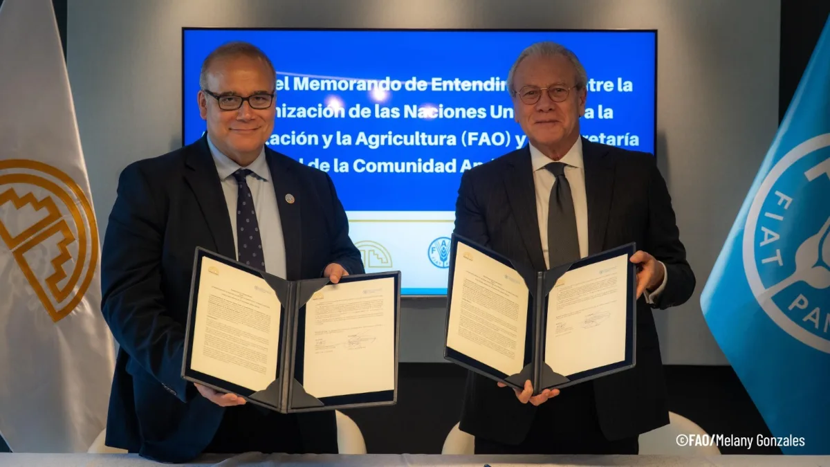 El acuerdo fue suscrito por el Economista Jefe de la FAO y Representate Regional ad ínterim para América Latina y el Caribe, Máximo Torero, y el Secretario General de la Comunidad Andina, Embajador Gonzalo Gutiérrez Reinel, durante una ceremonia realizada en la sede de la Secretaría General de la CAN en Lima, Perú - Foto: FAO/Melanie González