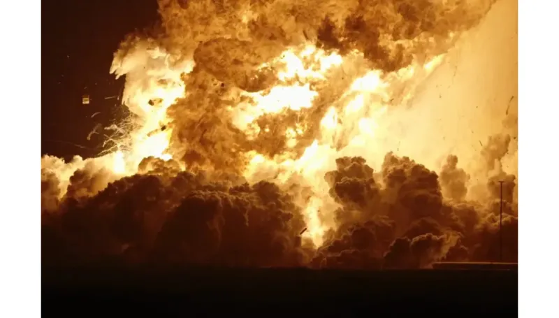 SpaceX calificó el episodio como un “major anomaly”, y señaló que sus equipos, junto con autoridades locales, trabajan para asegurar y limpiar la zona, manteniendo el acceso restringido mientras avanzan los análisis - Foto: NASA