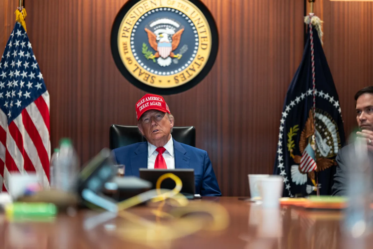 Trump justificó la acción como necesaria para desmantelar la capacidad nuclear iraní y reafirmar una postura de fuerza disuasiva global, enviando un mensaje contundente a Teherán - Foto: Casa Blanca
