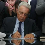 Fiscalía solicita condena contra el expresidente Álvaro Uribe en juicio por soborno y fraude procesal - Foto: Cortesía