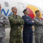 Los beneficios tarifarios de Satena aplican para el personal activo y en retiro del sector Defensa, y sus familias - Foto: Satena