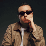 Esta nueva producción discográfica representa un giro sonoro para el proyecto, estableciendo el tono de lo que viene. Bajo el título homónimo de 'Matar Fuma', el álbum tendrá un sonido más crudo, rockero y fiel a la esencia del artista, que busca conectar desde un lugar más auténtico - Foto: M3 Records