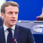 Macron justificó la medida como un compromiso con la promoción de una solución de dos estados, asegurando que solo así se pueden garantizar la paz, la seguridad regional y los derechos legítimos de israelíes y palestinos por igual - Foto: Parlamento Europeo