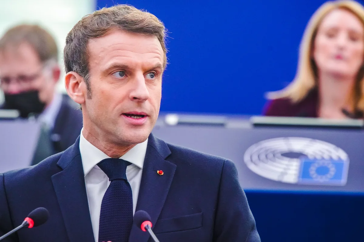 Macron justificó la medida como un compromiso con la promoción de una solución de dos estados, asegurando que solo así se pueden garantizar la paz, la seguridad regional y los derechos legítimos de israelíes y palestinos por igual - Foto: Parlamento Europeo