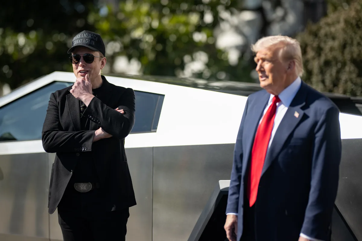 Este anuncio surge en medio del agrio enfrentamiento con el expresidente Donald Trump, especialmente luego de que Musk criticara la aprobación de la controvertida ley fiscal conocida como “One Big Beautiful Bill” - Foto: Casa Blanca