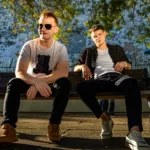 Desde una promesa entre amigos hasta un reggaetón con alma y confesiones: “Bebé Dime”, el nuevo sencillo del artista puertorriqueño Alec (Alberto Morales) junto al debutante Joel (Joel Álvarez), llega como una bocanada de frescura emocional en la escena urbana - Foto: Alec y Joel