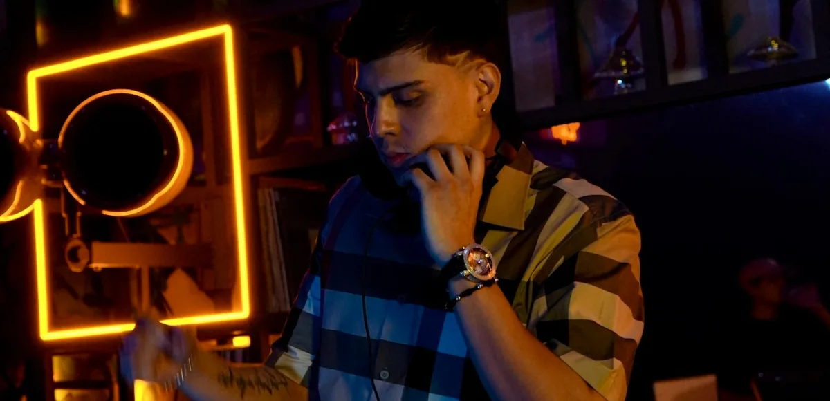 Desde sus inicios en Bogotá, Jhon se destacó tocando en clubes, discotecas y eventos culturales, explorando sonidos underground, house, deep, tech house y techno - Foto: Jhon Echeverry