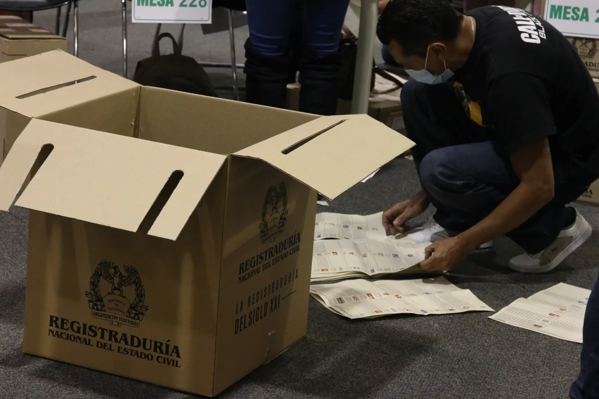 Mientras tanto, en el ámbito electoral, Thomas Greg & Sons continúa siendo un actor determinante. A pesar de las dudas sobre su rol en los contratos públicos, la empresa lidera nuevamente una unión temporal que fue elegida por la Registraduría para prestar los servicios logísticos en los comicios - Foto: Archivo/Ronald Cano