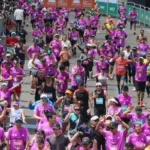 Con la participación de atletas élite, miles de corredores aficionados y el respaldo de aliados estratégicos, la media maratón de Bogotá 2025 cerró una edición histórica que reafirma a la capital como epicentro del atletismo continental - Foto: Ronald Cano