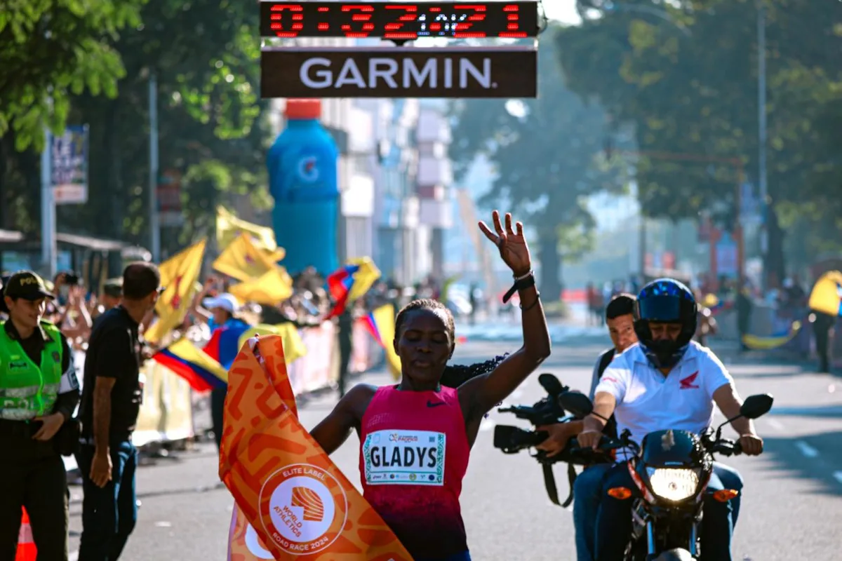 Kwamboka retorna a “La Sucursal del Cielo” luego de su triunfo en 2024 con un tiempo de 32 minutos y 19 segundos, con dos importantes figuraciones en lo corrido del 2025; podio en la Media Maratón de Yangzhou, en China, con registro personal de 1 hora, 07 minutos con 16 segundos, y un segundo lugar en los 10K de Boston - Foto: Carrera del Pacífico