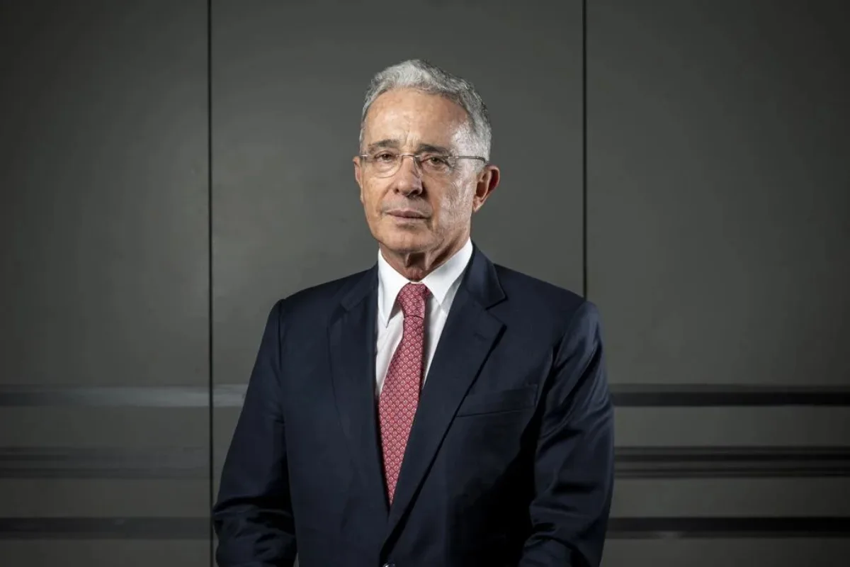 Álvaro Uribe, primer expresidente condenado en Colombia: Jueza dicta fallo por soborno y fraude procesal - Foto: Redes Sociales