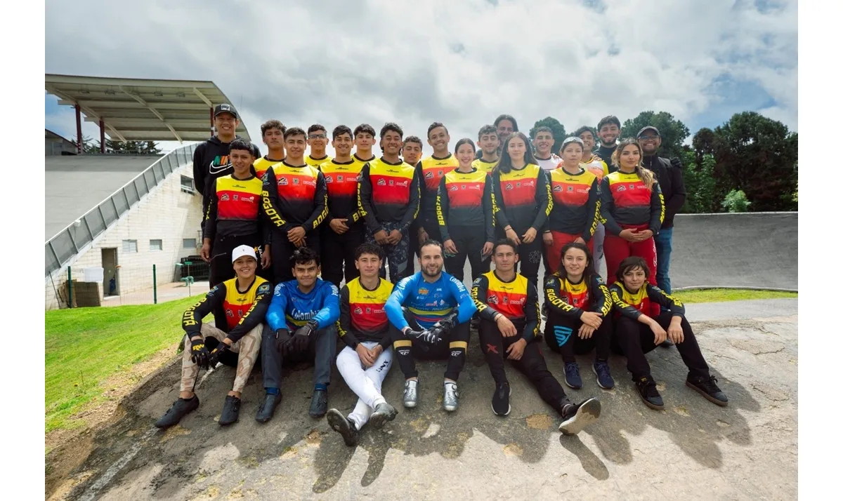 Equipo Bogotá de BMX Racing, que este fin de semana estará en el Campeonato Nacional Interligas y la XI Válida Nacional en la pista Carlos Ramírez del PRD - Foto IDRD
