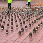 Golpe al licor adulterado en Bogotá: incautadas más de 1.700 botellas y 18.000 elementos falsificados - Foto: Cortesía