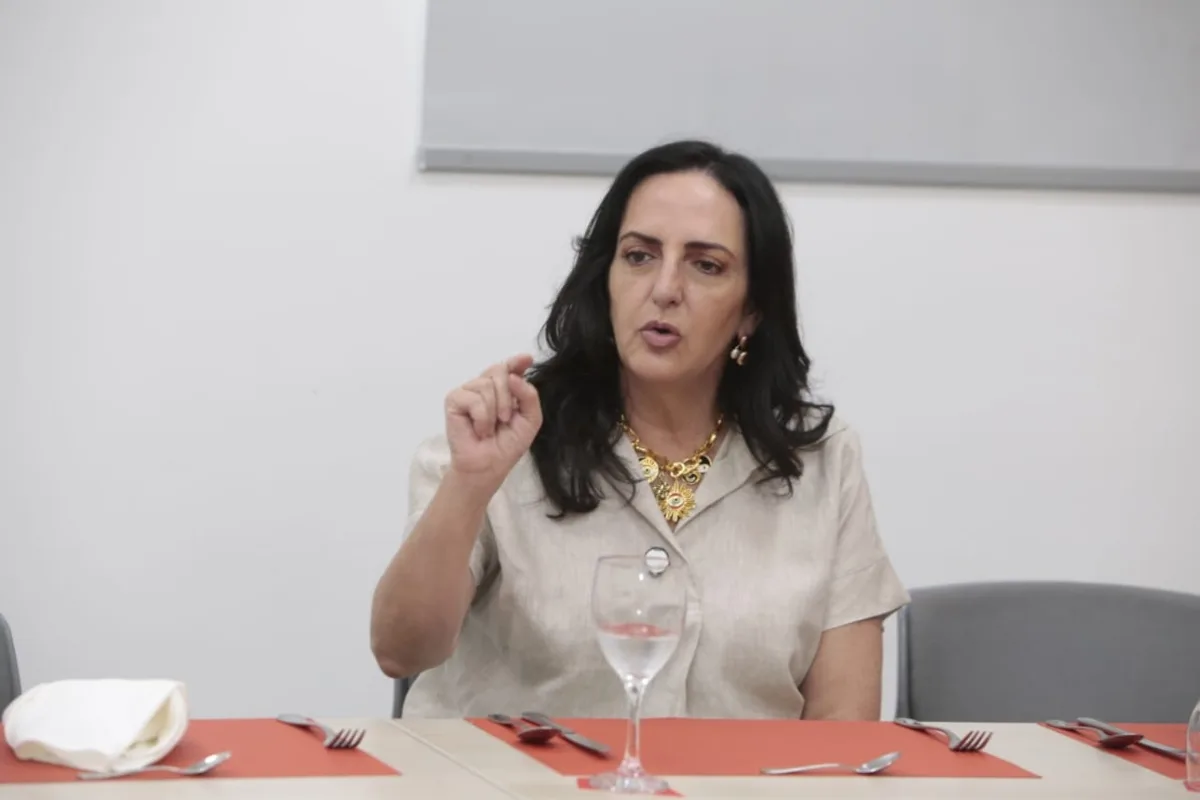 Senadora María Fernanda Cabal solicita al Gobierno explicaciones sobre futuro de expedición de pasaportes - Foto: @MariaFdaCabal