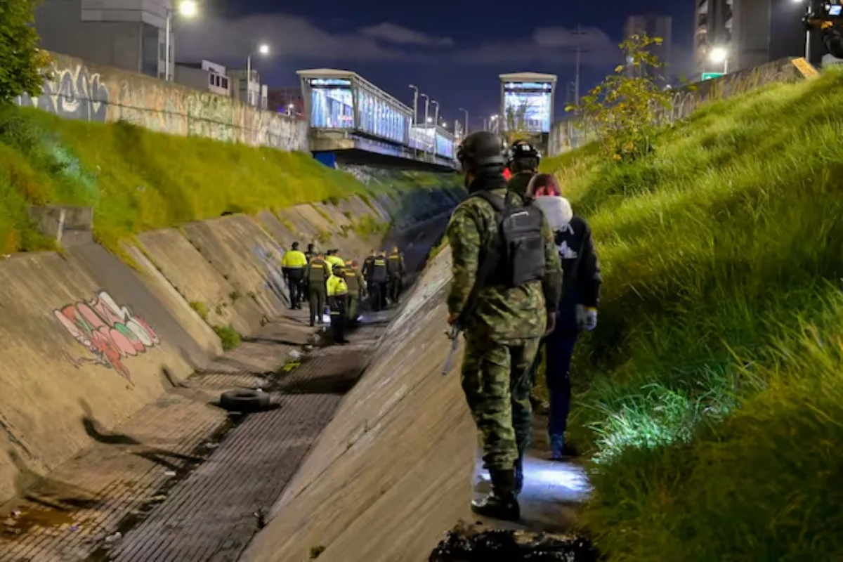 Autoridades recuperan bicicletas robadas y desmantelan cambuches en operativo en el canal Los Comuneros, Bogotá - Foto: @SeguridadBOG