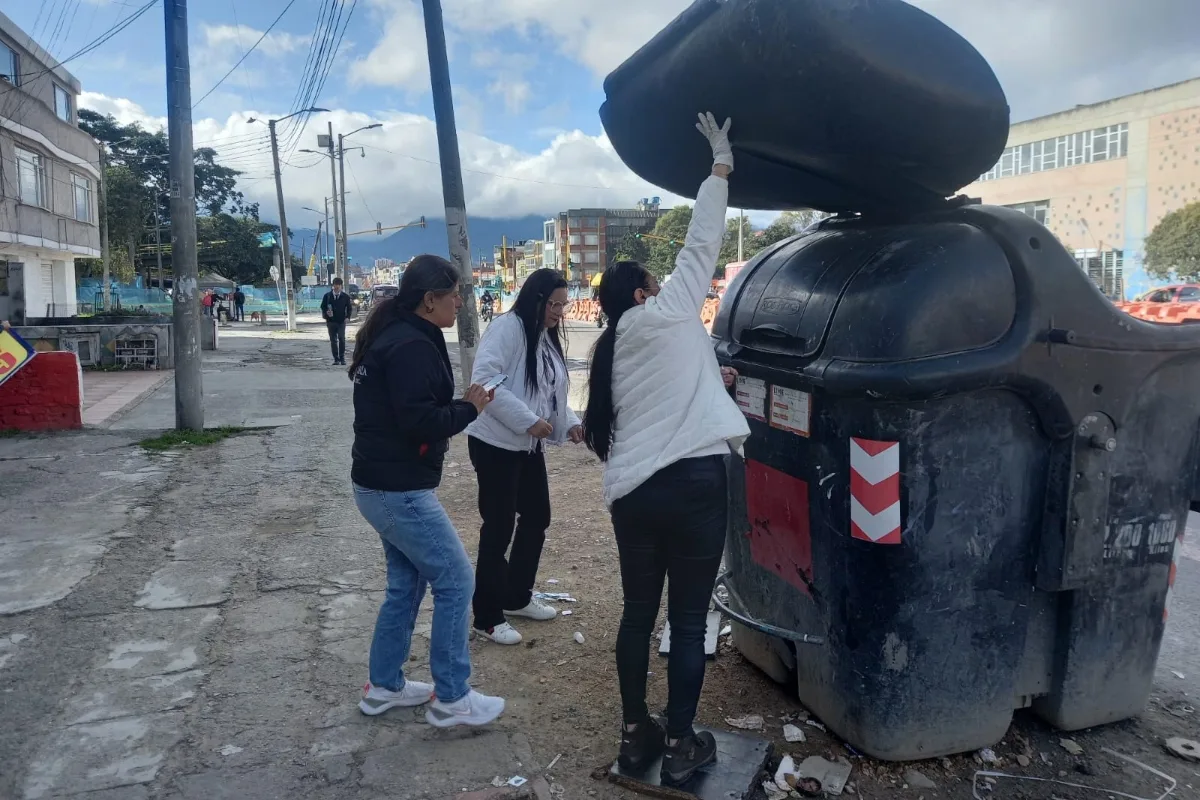 Contraloría de Bogotá detecta inconsistencias en el inventario de contenedores de basura - Foto: Tomada de @ContraloriaBta