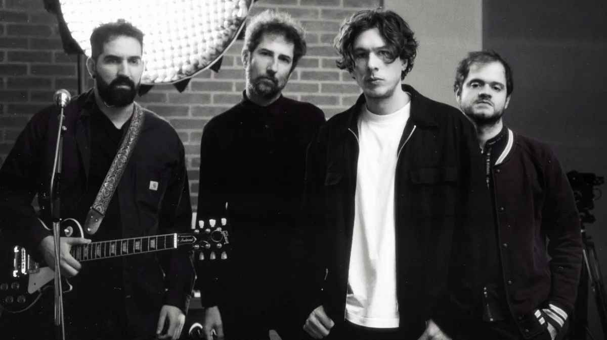 El sonido característico de Atalhos en 'A Força das Coisas' es el dreampop rutero, guitarras con mucho reverb, baterías y drum beats como si fueran una larga recta de una ruta, y dulces melodías vocales que unidas a nubes de teclados y sintetizadores forman una atmósfera evocadora de memoria y sueño - Foto: Atalhos