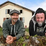 “Dos agricultores de Gascuña hacen un disco... que avanza con el desparpajo de una mezcla cruda entre The White Stripes y los primeros Clutch. Inspirado en el naturalista Henry David Thoreau y el filósofo Guy Debord, este extraordinario grito de conciencia social es el tipo de disco que hace que se te erice la piel”. – Classic Rock UK sobre Less Is More - Foto: The Inspector Cluzo