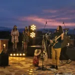Con sus canciones, El Viajero busca conectar al público con su territorio a través del poema y la canción. Es una invitación para caminar la montaña, la ciudad y el mar y comprender la vida como un viaje, que no solo transita los paisajes y los lugares en su geografía, sino también el viaje interior que todo ser humano vive en sus emociones, pensamientos y dimensiones espirituales y etéreas - Foto: El Viajero