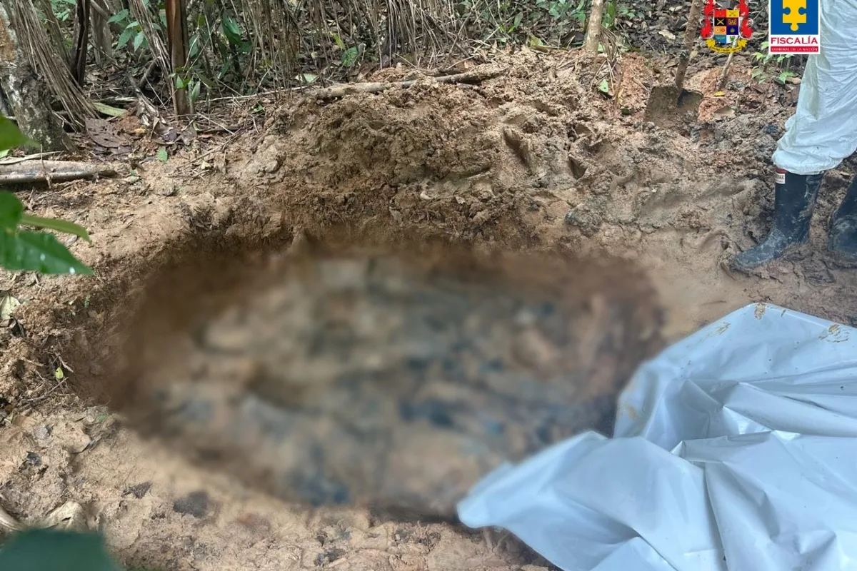 Fosa común con ocho cuerpos en Guaviare: víctimas eran líderes sociales de Arauca ejecutados por disidencias de las FARC - foto: Cortesía Fiscalía