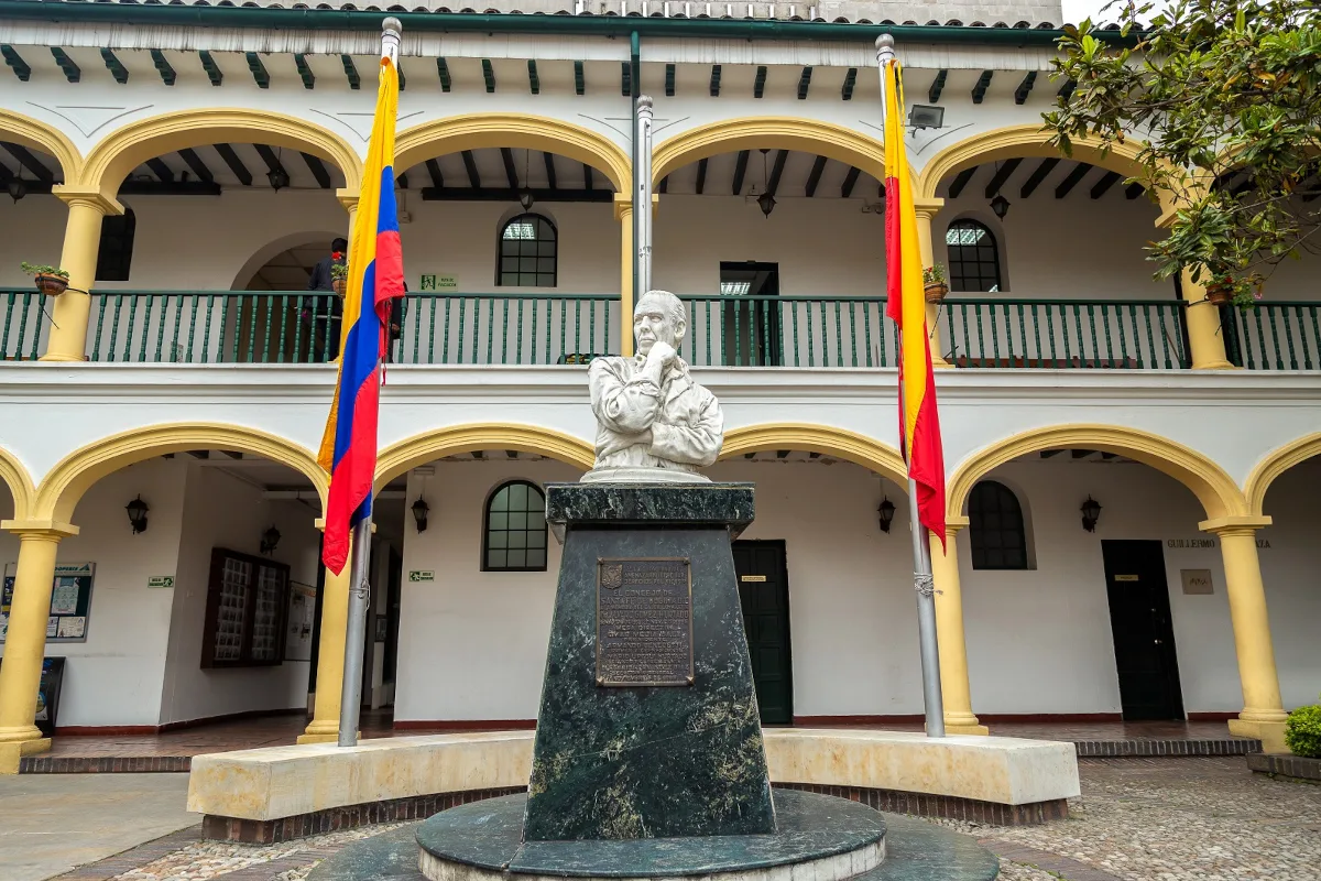 El calendario del premio también fue actualizado. La convocatoria se abrirá cada 8 de mayo, en conmemoración del natalicio de Álvaro Gómez Hurtado, y la ceremonia de entrega se realizará en agosto, permitiendo una organización más eficiente y con mayor visibilidad - Foto: Concejo de Bogotá