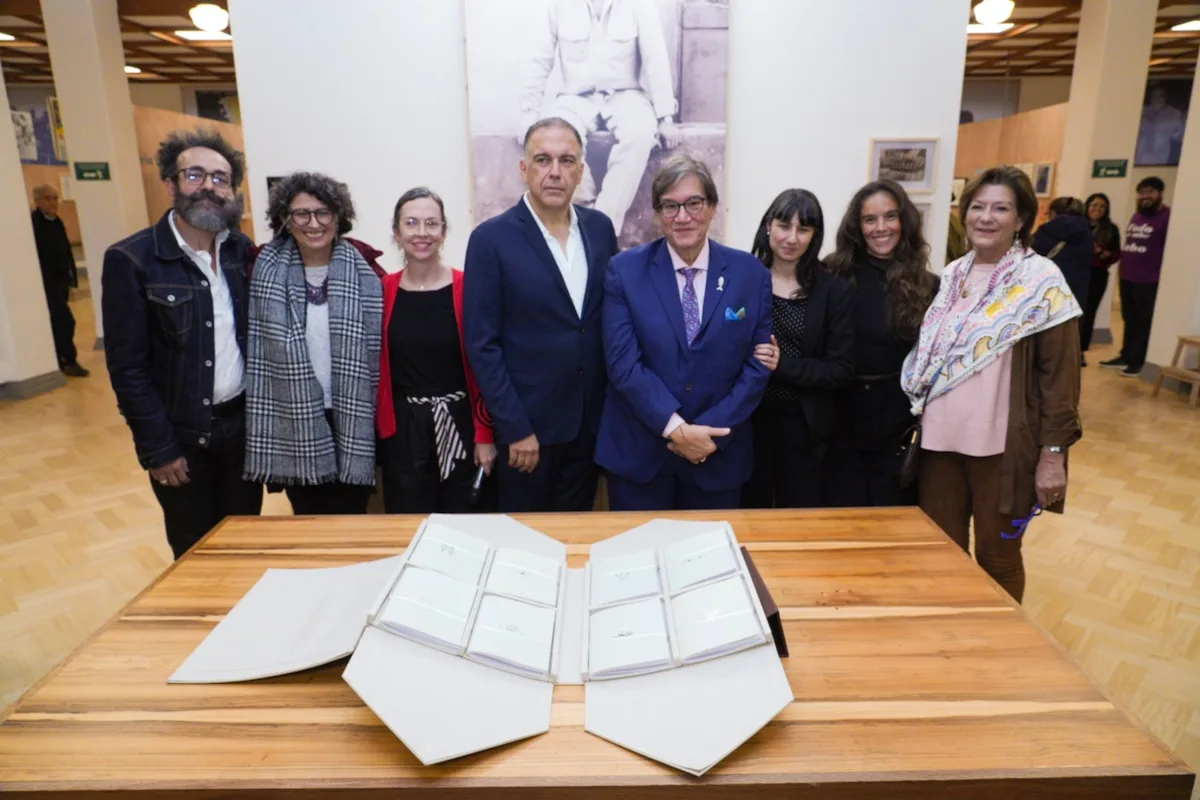 La Fundación Gabo impulsó esta donación por su valor literario y formativo, y como una oportunidad de reconocer el trabajo de guionistas que trabajan con grandes historias para conectarlas con nuevos públicos. Gabriel García Márquez, que impartió talleres de periodismo y guión, valoraba el potencial de la pantalla grande y chica para expandir el alcance de las historias - Foto: Fundación Gabo