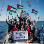 A bordo del Handala viajaban 21 activistas civiles de 10 países, incluidos abogados, periodistas, parlamentarios y activistas de derechos humanos. Entre ellos, dos ciudadanos españoles que el pasado sábado hicieron un llamado al gobierno de España para que intercediera por su liberación - Foto: X/@handala0