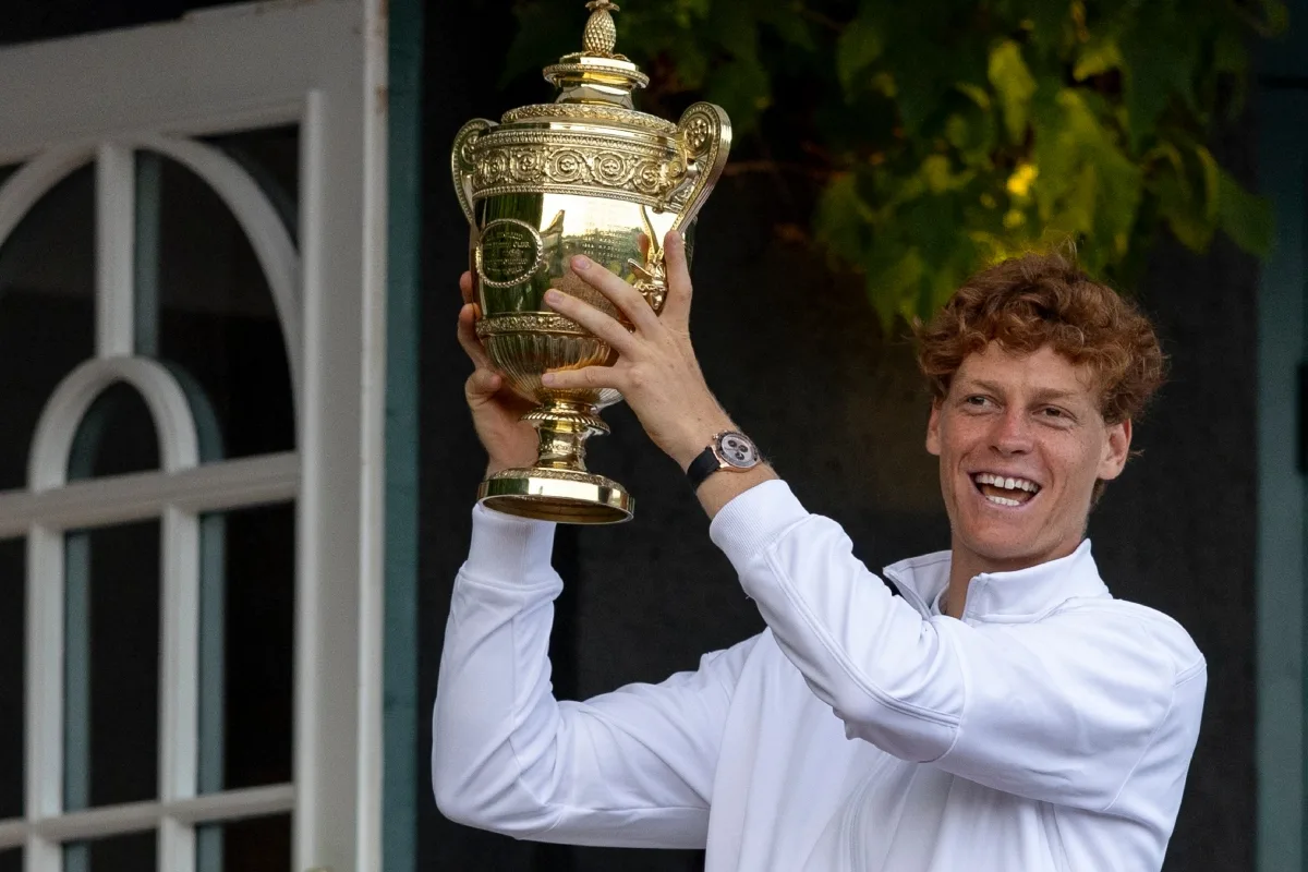 Jannik Sinner derrota a Alcaraz y hace historia al conquistar Wimbledon 2025 - Foto: @Wimbledon