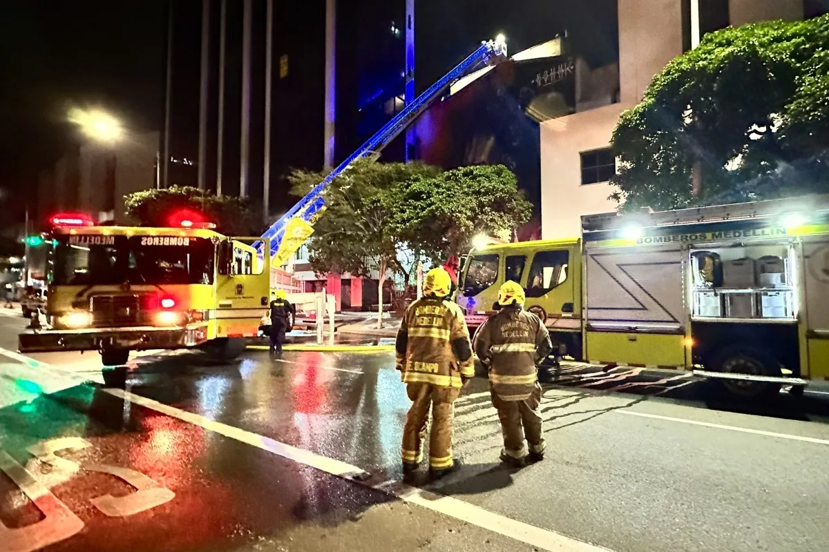 Incendio en la Clínica Fundadores de Medellín obligó a evacuar a más de 150 pacientes - Foto: @DAGRDMedellin