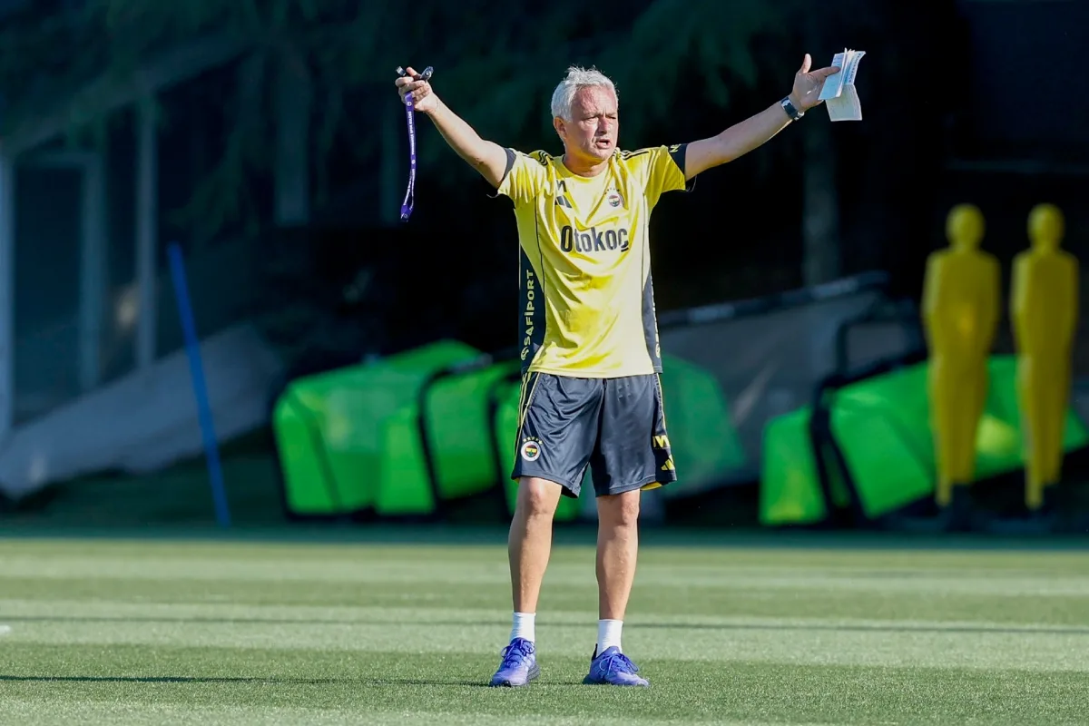Fenerbahce desmiente declaraciones atribuidas a José Mourinho sobre Jhon Jáder Durán - Foto: @Fenerbahce