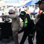 Autoridades incautan armas y material militar en operativo en la Carrera Séptima de Bogotá - Foto: Cortesía