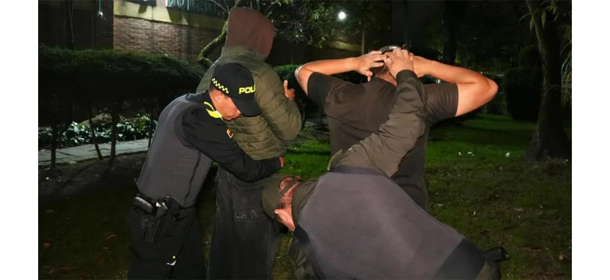 En medio de la intervención, las autoridades también hicieron verificación de antecedentes y registro a personas en diferentes puntos del sector - Foto: Secretaría Distrital de Seguridad