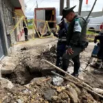 Autoridades detectan conexiones ilegales de agua, luz y gas en tintorería de Puente Aranda - Foto: Alcaldía de Bogotá