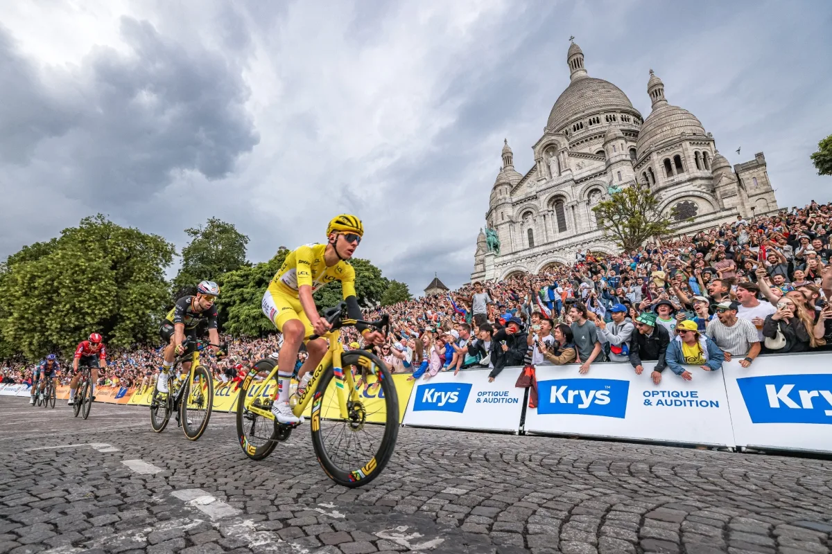Tadej Pogacar conquista su cuarto Tour de Francia y bate récord de velocidad histórica - Foto: Tomada de @LeTour