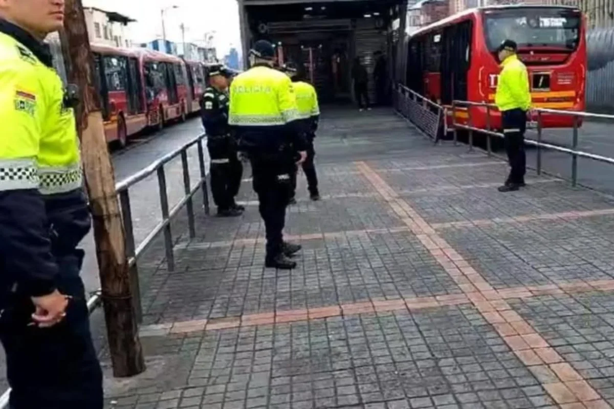 Sin convenio vigente, pero con presencia activa: Policía continúa operando en TransMilenio - Foto: Alcaldía de Bogotá