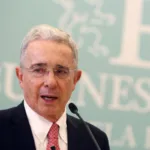 Cerca de 100 líderes políticos firman carta en respaldo al expresidente Álvaro Uribe Vélez - Foto: Redes sociales