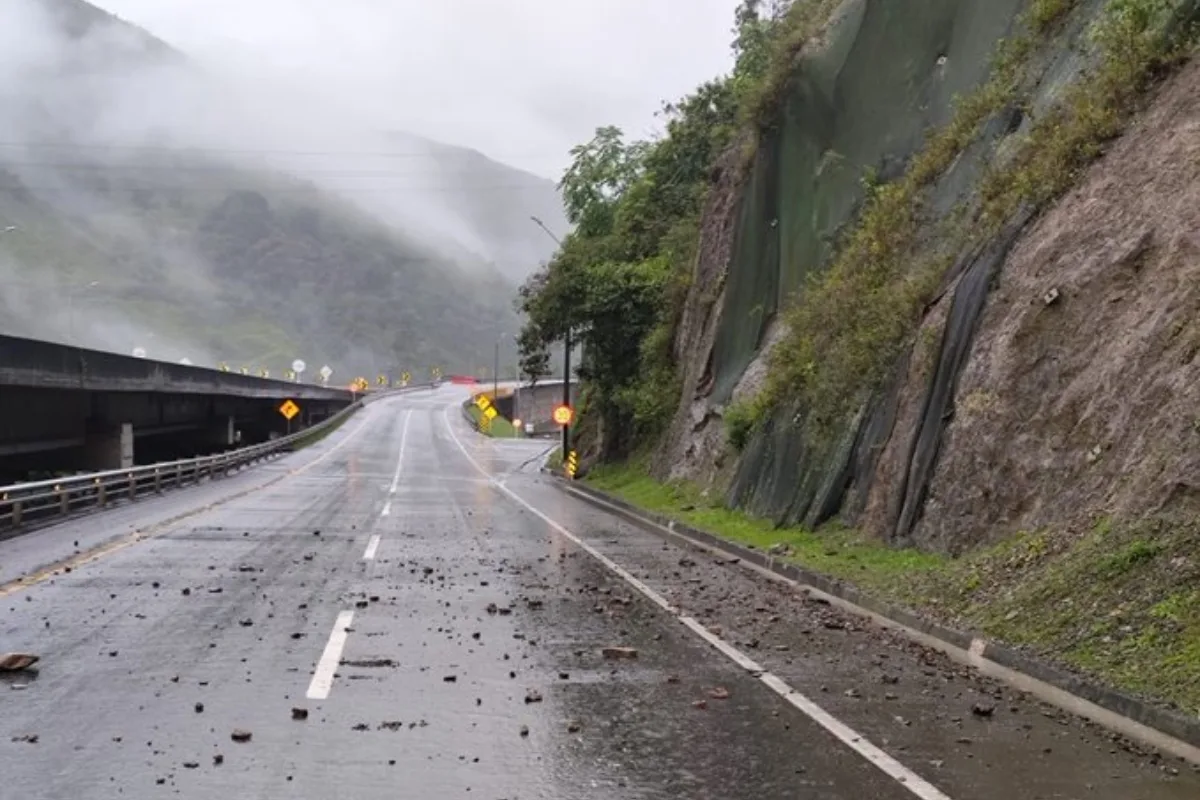 Fuertes lluvias obligan al cierre total de la vía al Llano en varios tramos - Foto: @CoviandinaSAS