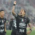 Once Caldas gano por un marcador de 1-3 ante Huracán en el estadio Tomás Adolfo Ducó, lo que le permitió avanzar a los Cuartos de Final - Foto: Conmebol
