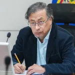 El presidente Gustavo Petro negó que haya dicho algo sobre la relación del Eln con el asesinato de Miguel Uribe Turbay, adicionalmente destacó el desarrollo de operativos contra ese grupo en la zona de frontera con Venezuela - Foto: Juan Diego Cano/Presidencia 