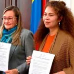 ​El proyecto fue radicado por las ministras de Ciencia, Tecnología e Innovación, Yesenia Olaya, y de Comercio, Industria y Turismo, Diana Marcela Morales. La radicación estuvo acompañada por la superintendente de Industria y Comercio, Cielo Rusinque. - Foto: Ministerio de Comercio Industria y Turismo