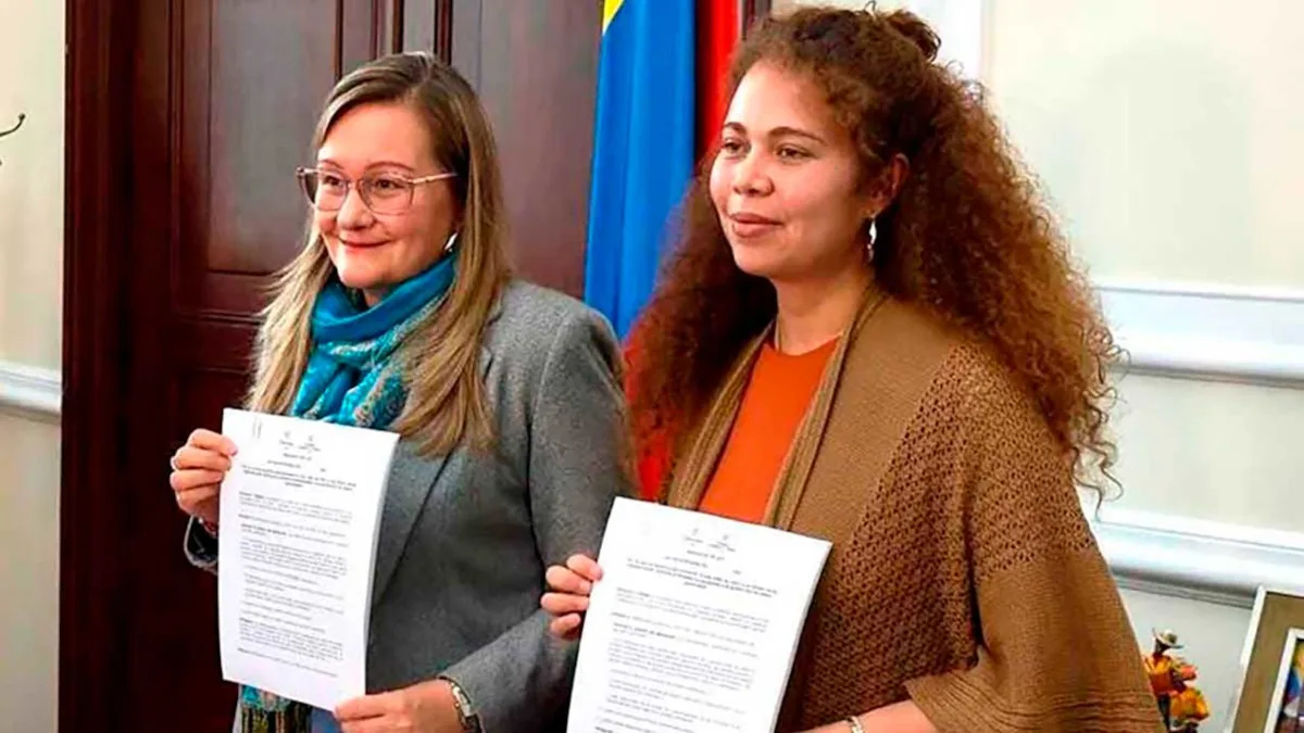​El proyecto fue radicado por las ministras de Ciencia, Tecnología e Innovación, Yesenia Olaya, y de Comercio, Industria y Turismo, Diana Marcela Morales. La radicación estuvo acompañada por la superintendente de Industria y Comercio, Cielo Rusinque. - Foto: Ministerio de Comercio Industria y Turismo