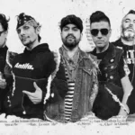 Conformada por Niko Cabrera, Kasius Martínez, Sergio Acosta, David Kawooq y Mario Muñoz, la agrupación fusiona punk, cumbia, ska, hip hop y reggae en una explosiva propuesta musical que combina fiesta y conciencia - Foto: Doctor Krápula
