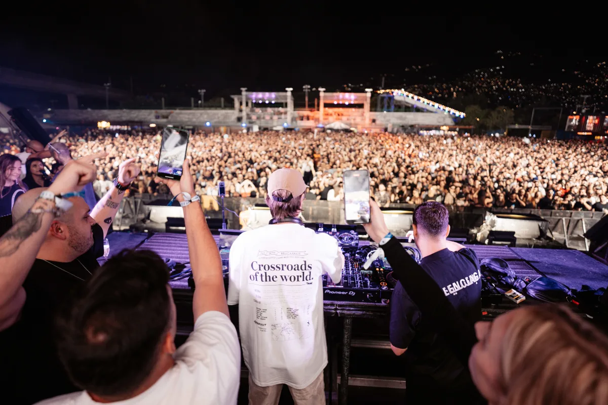 La edición 2025 contará con cuatro escenarios simultáneos, intervenciones artísticas, zonas de descanso consciente, oferta gastronómica alternativa y una producción técnica al nivel de los mejores festivales del mundo - Foto: Breakfast Live