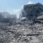 La situación humanitaria en Gaza ha alcanzado niveles críticos: desde el inicio del conflicto en octubre de 2023, más de 63.000 palestinos han muerto, cientos de ellos víctimas del hambre y la desnutrición - Foto: WAFA