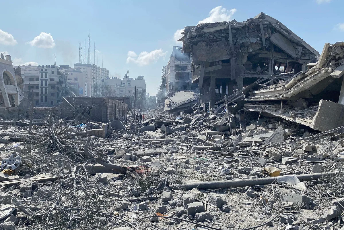 La situación humanitaria en Gaza ha alcanzado niveles críticos: desde el inicio del conflicto en octubre de 2023, más de 63.000 palestinos han muerto, cientos de ellos víctimas del hambre y la desnutrición - Foto: WAFA