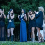 El desfile de Mercedes Campuzano en Colombiamoda no fue simplemente un show de moda. Fue una experiencia inmersiva donde el arte, la narrativa y la tecnología se encontraron - Foto: VTEX