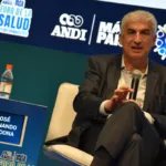 Cardona Uribe fue nombrado presidente de la Nueva EPS en el año 2009, por el entonces presidente Álvaro Uribe Vélez. Bajo su liderazgo, la entidad creció hasta convertirse en la EPS más grande del país, con casi 10 millones de afiliados y utilidades importantes en esos primeros años - Foto: ANDI