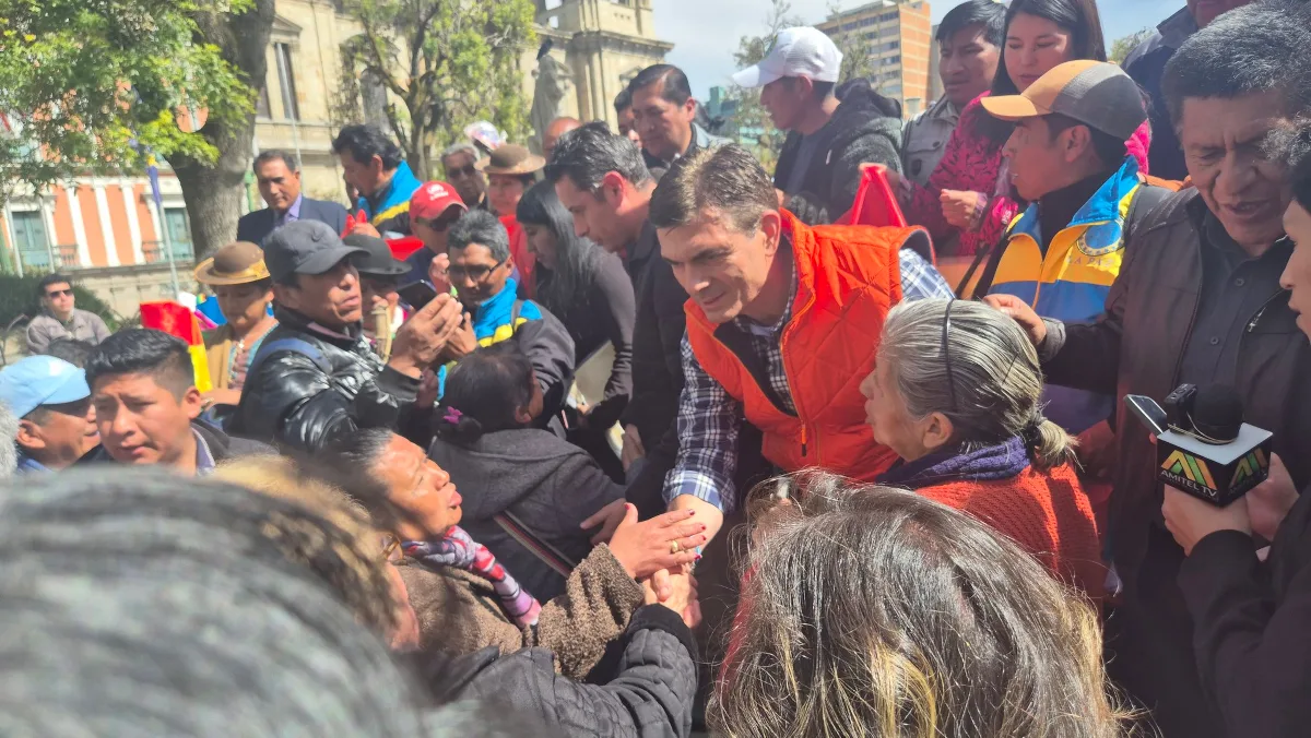 Rodrigo Paz ha emergido como un líder inesperado, promoviendo un modelo de "Capitalismo para todos", descentralización económica (modelo 50-50), combate a la corrupción con tecnología y fondos respaldados por criptomonedas - Foto: X/@Rodrigo_PazP