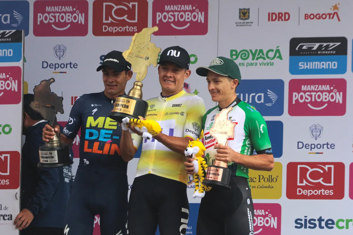 El podio final quedó conformado por Rodrigo Contreras en el primer lugar, seguido por Diego Camargo (Team Medellín-EPM) a 53 segundos, y Yeison Reyes (Orgullo Paisa) completando el tercer escalón - Foto: Ronald Cano